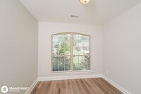 825 Clover Ave photo'