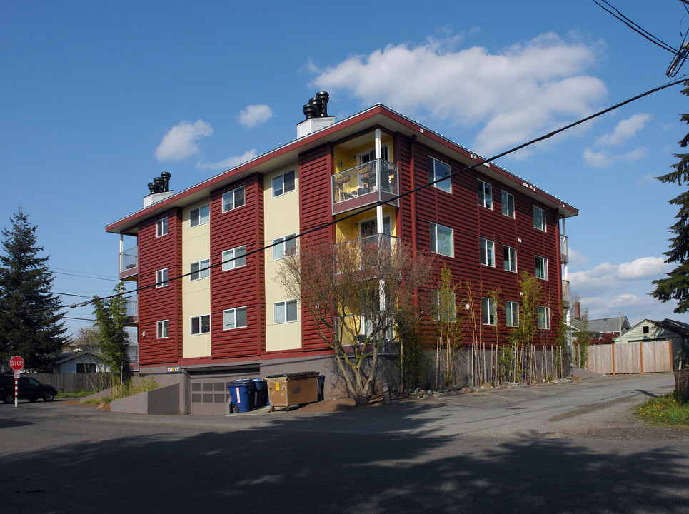 The Hawk Apartments in Seattle, WA - Building Photo