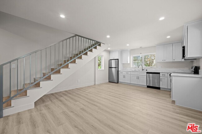 1509 Edris Dr in Los Angeles, CA - Building Photo - Building Photo