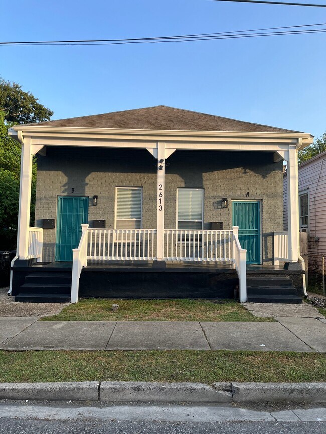 property at 2613 Dryades St