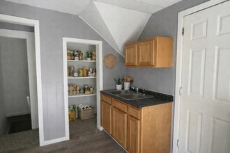 1222 Eastern Ave SE, Unit 2 in Grand Rapids, MI - Foto de edificio - Building Photo