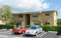 7523-7625 NW 44th Ct in Coral Springs, FL - Foto de edificio - Building Photo