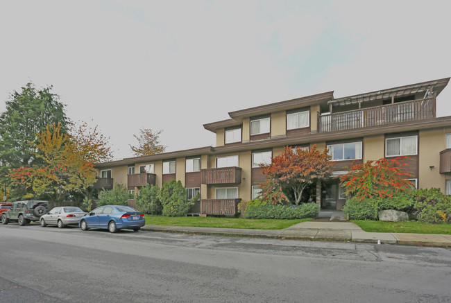 Delmonico Apartments in Burnaby, BC - Building Photo - Building Photo