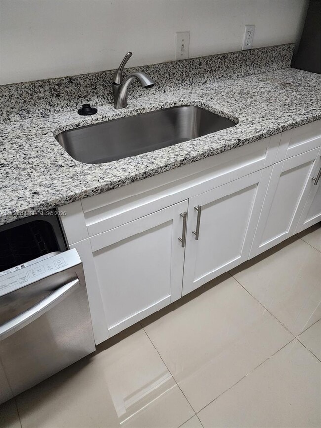 4321 W McNab Rd in Pompano Beach, FL - Foto de edificio - Building Photo