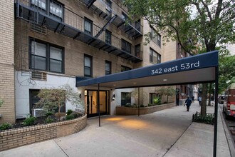 342 E 53rd St in New York, NY - Building Photo - Building Photo