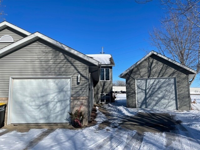 413 Lilac Ln, Unit Upper in Madison Lake, MN - Building Photo - Building Photo