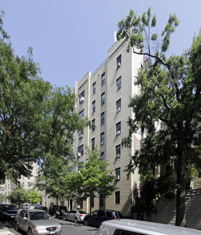 185 E 206th St in Bronx, NY - Foto de edificio - Building Photo