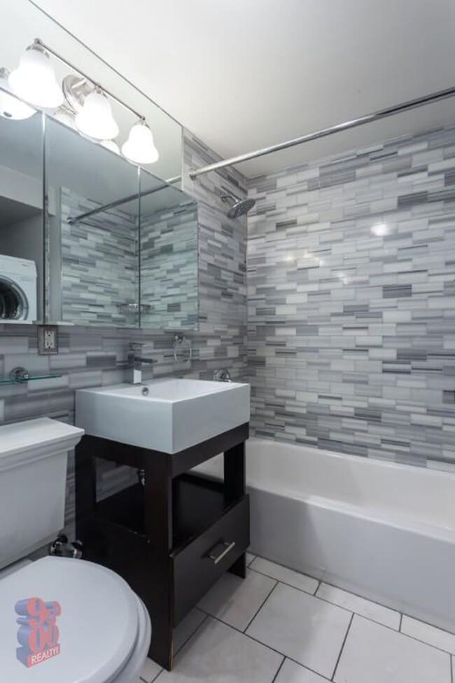 West 14th Street in New York, NY - Foto de edificio - Building Photo