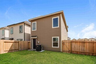 15319 Estrella Rd W in Houston, TX - Building Photo - Building Photo