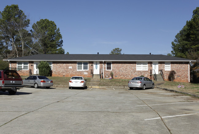 Forest Oaks in Roswell, GA - Building Photo - Building Photo