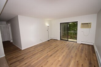108 E Bailey Rd, Unit M in Naperville, IL - Building Photo - Building Photo
