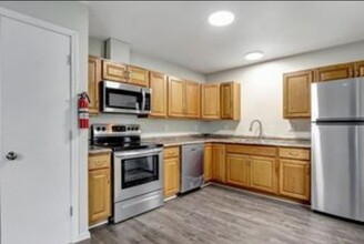 3404 Thompson Ave in Anchorage, AK - Foto de edificio - Building Photo