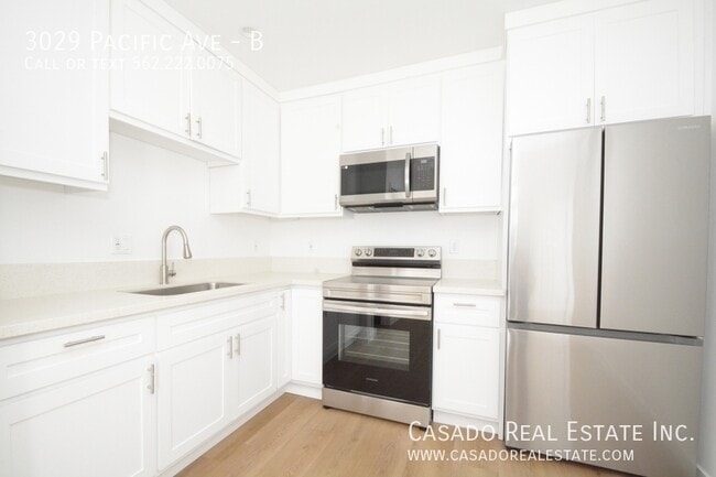 3029 Pacific Ave in Long Beach, CA - Building Photo - Building Photo