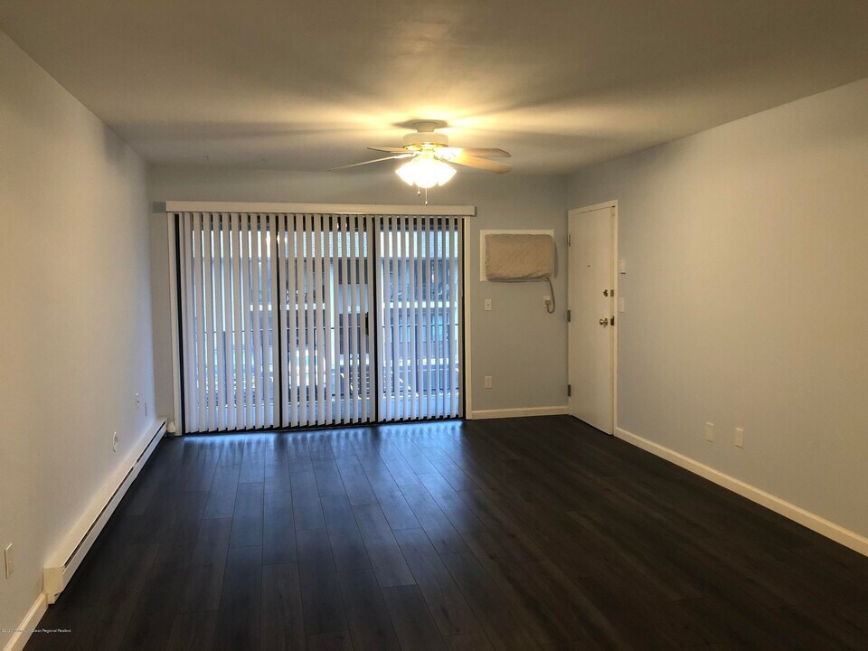 330 Shore Dr-Unit -F-10 in Highlands, NJ - Foto de edificio
