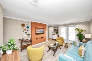 1860 White Oak Dr in Houston, TX - Building Photo