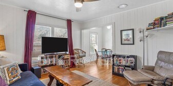 1915 Clover Ln in Fort Worth, TX - Building Photo