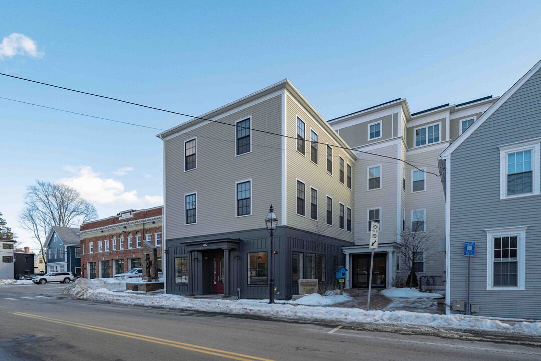 Ruth Lewin Griffin Place in Portsmouth, NH - Building Photo