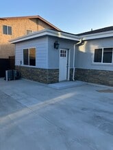 6115 Carmelita Ave in Huntington Park, CA - Foto de edificio - Building Photo