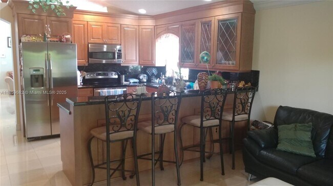 1642 NW 143rd Way in Pembroke Pines, FL - Foto de edificio - Building Photo
