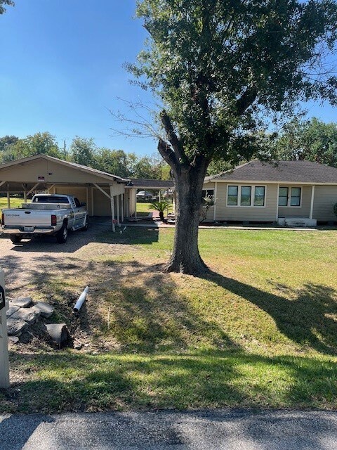 9314 Belfast Rd in La Porte, TX - Building Photo