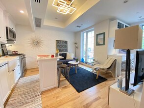 21 N Henry St in Brooklyn, NY - Building Photo - Building Photo