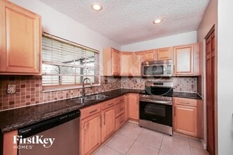 11075 NW 27th Pl in Sunrise, FL - Building Photo - Building Photo