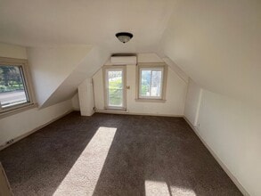 2417 W Jolly Rd in Lansing, MI - Building Photo - Building Photo