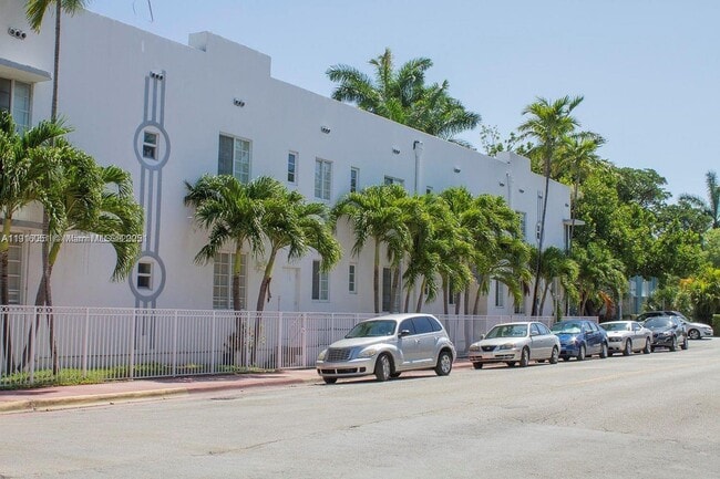 1000 Meridian Ave in Miami Beach, FL - Building Photo - Building Photo