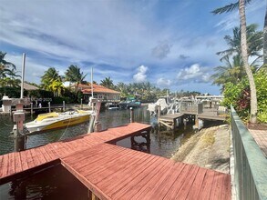 1141 Waterside Ln in Hollywood, FL - Building Photo - Building Photo