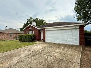 175 Lynn Dr in Kyle, TX - Building Photo - Building Photo
