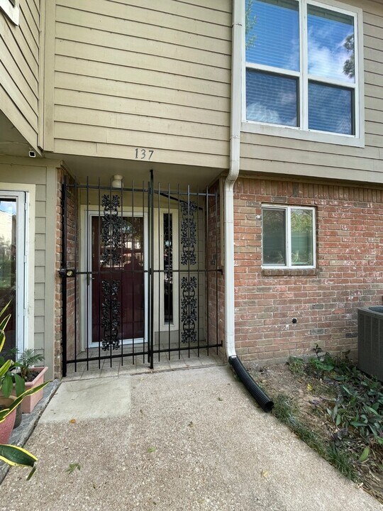 5005 Georgi Ln in Houston, TX - Building Photo