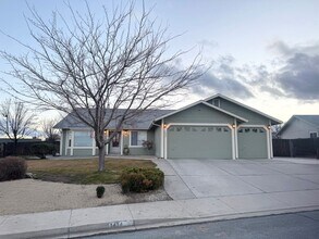 1434 Rosy Finch Dr in Sparks, NV - Building Photo - Building Photo