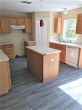 7460 Landmark Dr in Spring Hill, FL - Building Photo - Building Photo