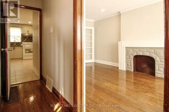 946 Eglinton Ave E in Toronto, ON - Building Photo - Building Photo