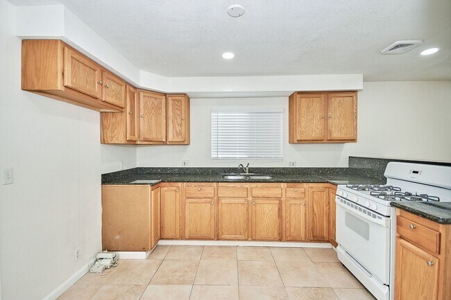 9510 Beverly St in Bellflower, CA - Building Photo - Building Photo