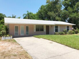 4330 Grand Ave in DeLand, FL - Building Photo