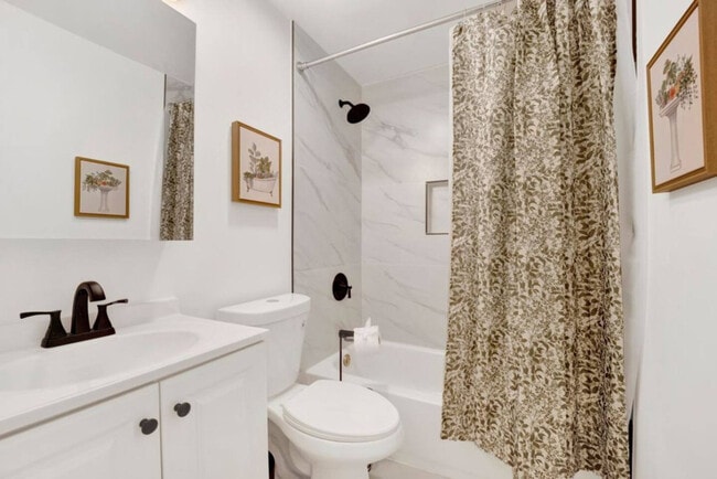 property at 503 W Wrightwood Ave