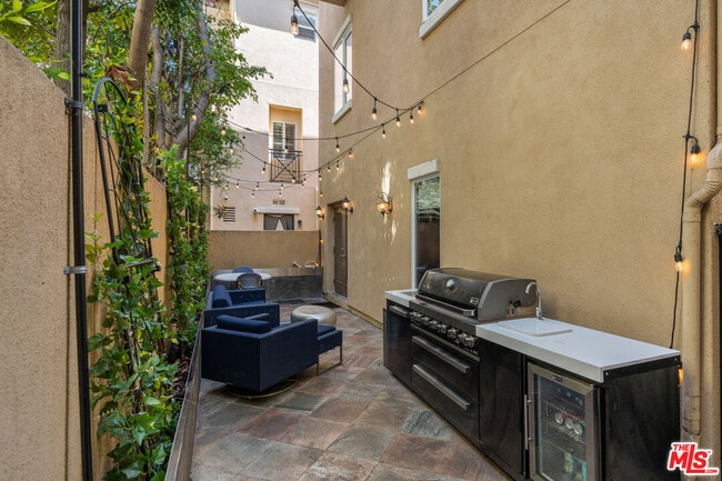 5732 S Celedon Creek in Los Angeles, CA - Building Photo - Building Photo