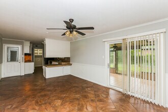 975 Briarwood Dr in Jackson, MS - Foto de edificio - Building Photo