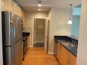 250 Pharr Rd NE in Atlanta, GA - Building Photo - Building Photo