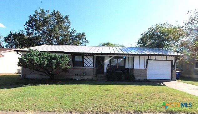 property at 2706 Live Oak Dr