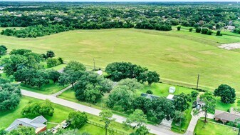 3605 Longherridge Dr in Pearland, TX - Building Photo