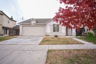 4037 Ivory Ln in Turlock, CA - Building Photo - Building Photo