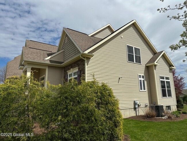 24 Beekman Place in Queensbury, NY - Building Photo - Building Photo