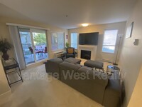 1093-1093 Sunset Dr in Kelowna, BC - Building Photo - Building Photo