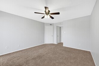 8515 Hearth Dr in Houston, TX - Building Photo - Building Photo