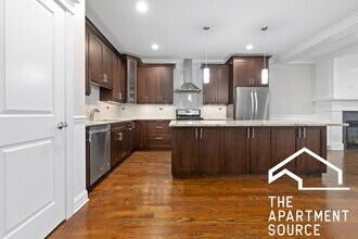 1324 W Grand Ave in Chicago, IL - Building Photo - Building Photo