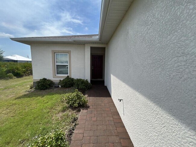 397 Baytree Dr in Rotonda West, FL - Building Photo - Building Photo