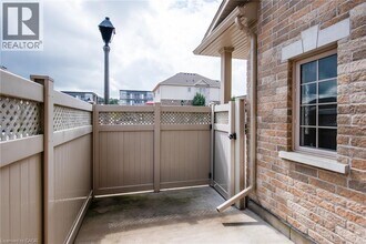 230 Jessica Cres in Kitchener, ON - Building Photo - Building Photo