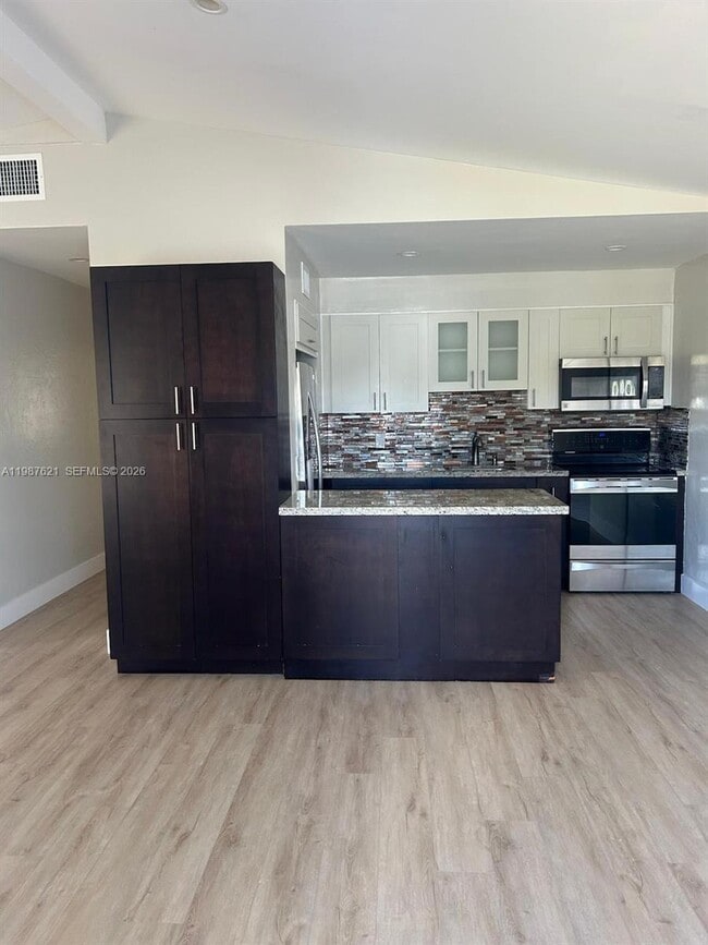 630 SE 3rd Pl in Hialeah, FL - Building Photo - Building Photo